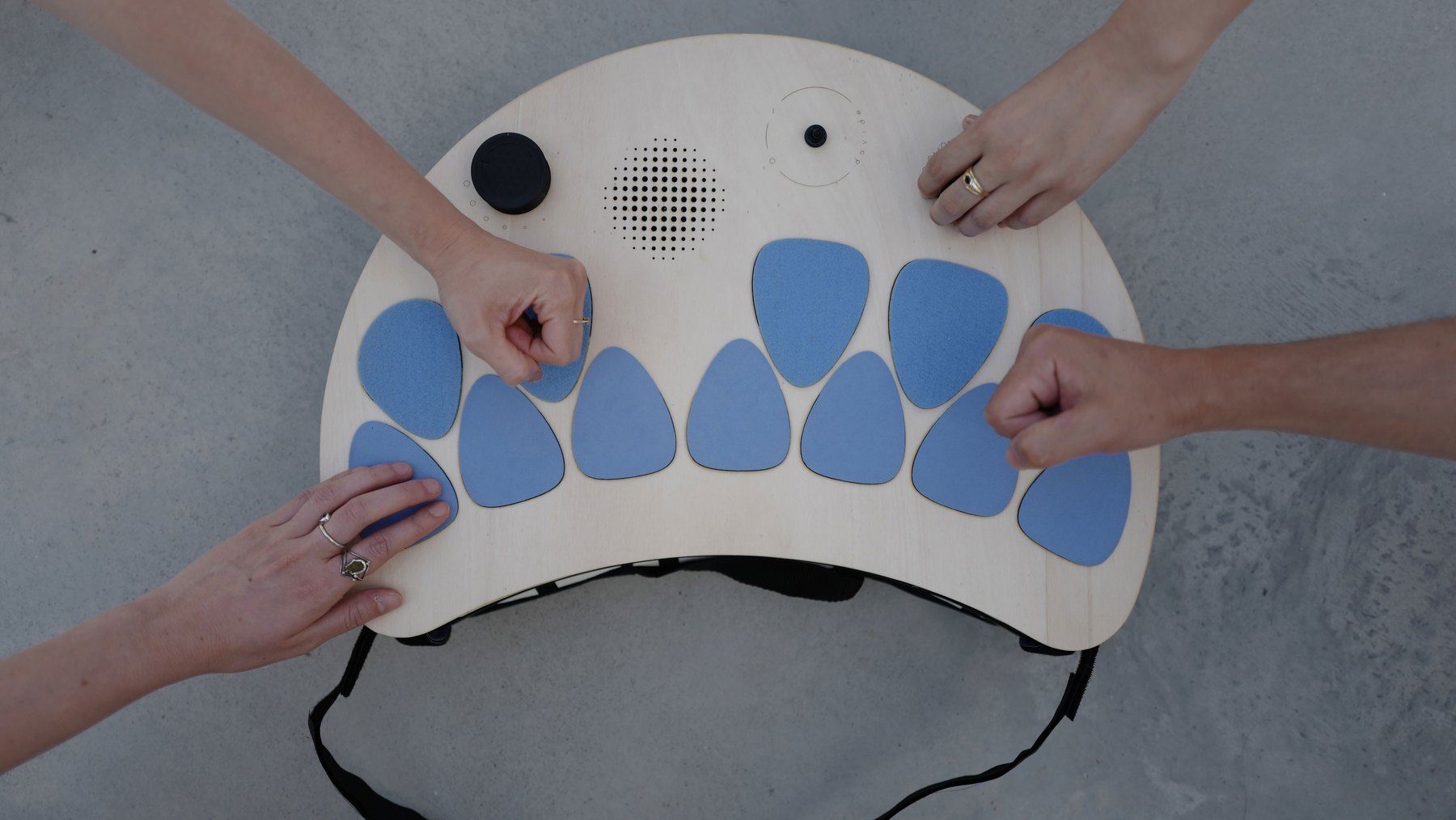 Four hands playing Davido at the same time, seen from above