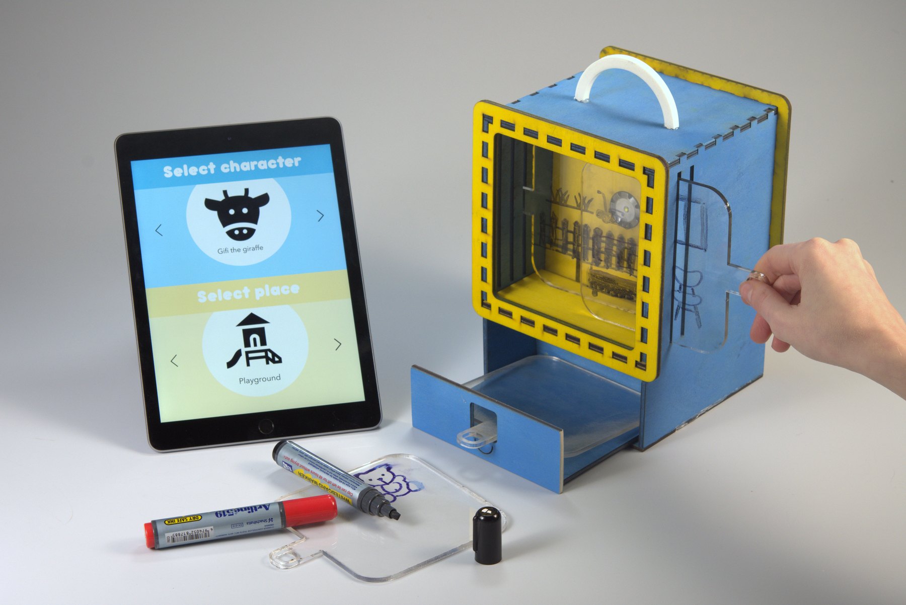 Silu: the device, the tablet app, the acrylic cards and the markers